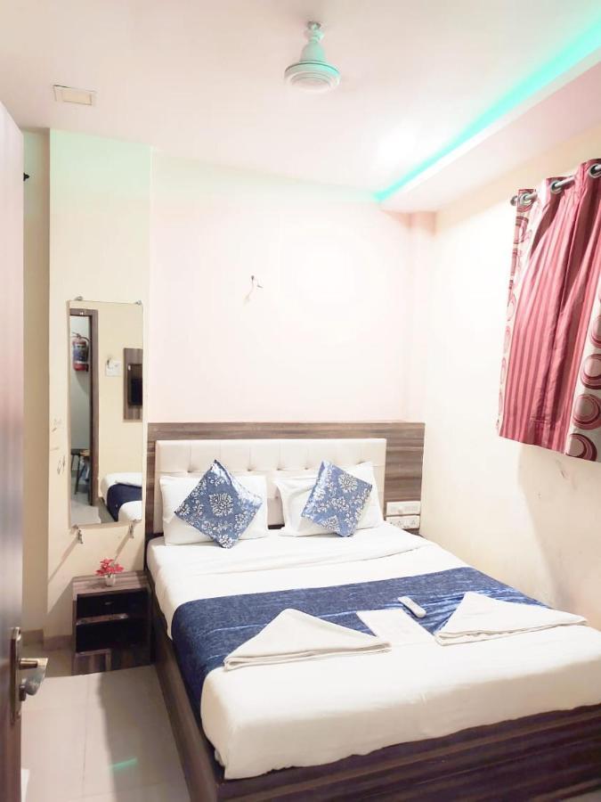 Hotel Golden Galaxy - Santacruz East Βομβάη Εξωτερικό φωτογραφία