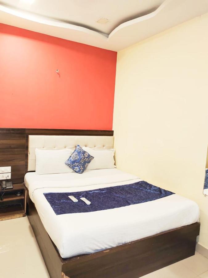 Hotel Golden Galaxy - Santacruz East Βομβάη Εξωτερικό φωτογραφία